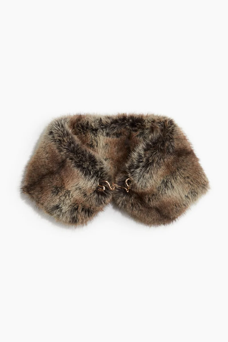 اتش اند ام ياقة من قماش منفوش