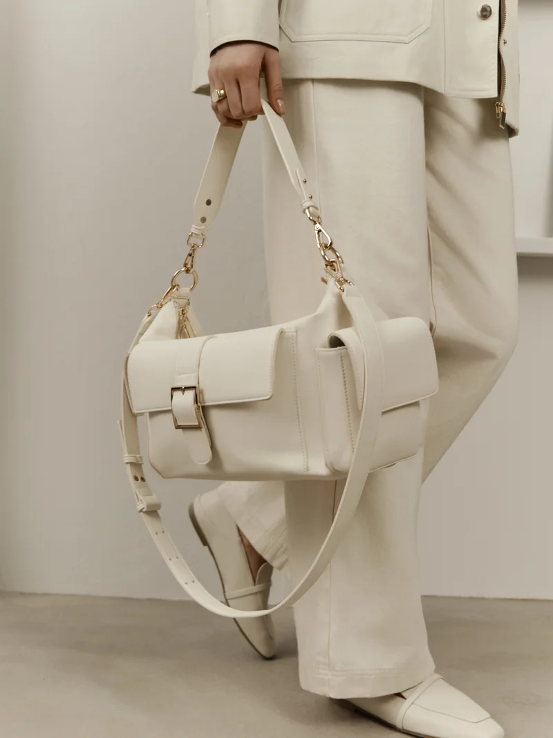 Lichi Rectangular bag with large pockets