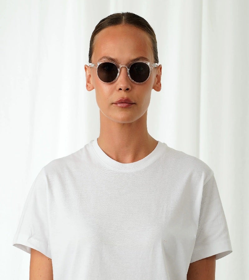  اكسبليست باوتس نظارات شمسية أنيقة للجنسين من جيمس كلير بتدرج رمادي - Image 4