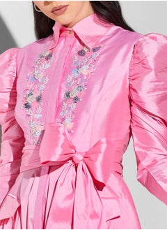 Namshi x Nour Embroidered Dress With Belt  - Image 4