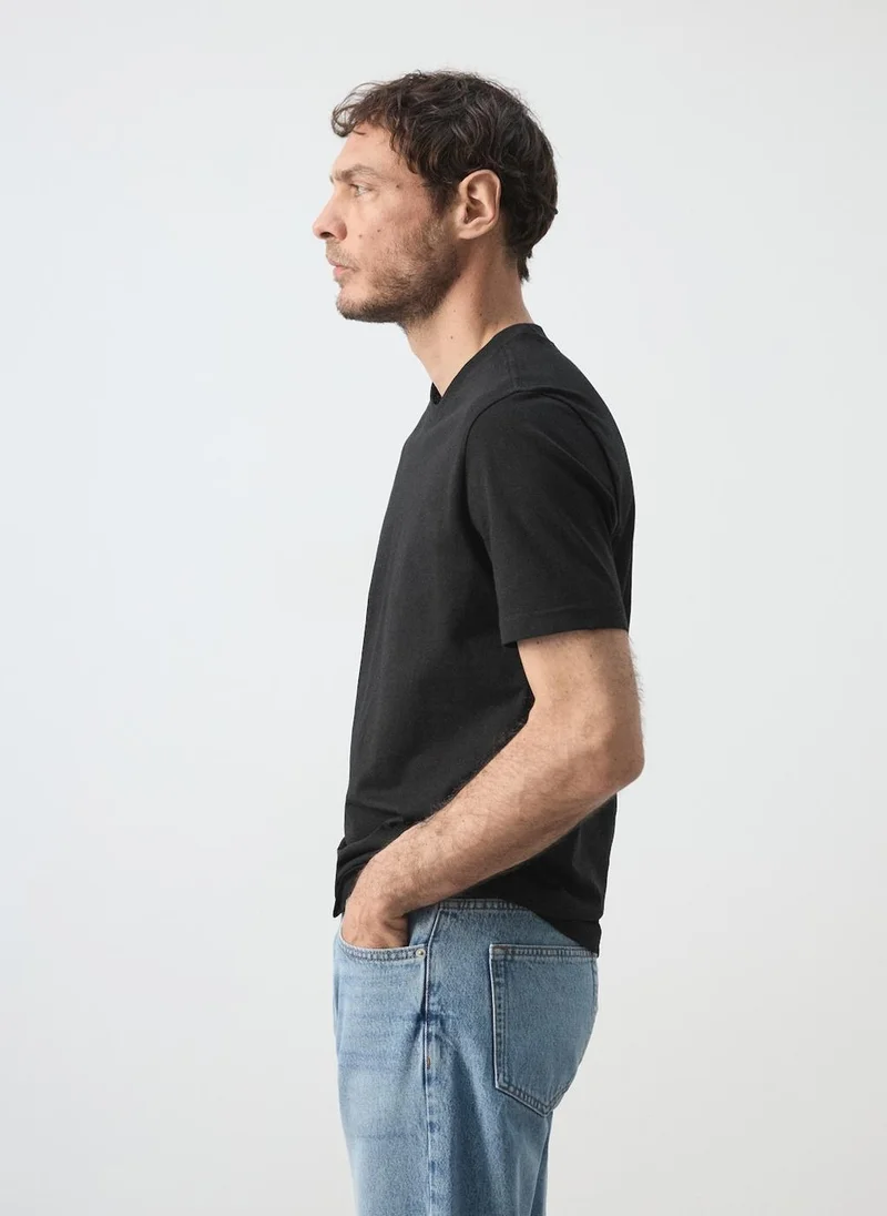 Mango Man 99-NEGRO Slim Fit T-Shirt 180Gsm for Men | Best Price UAE