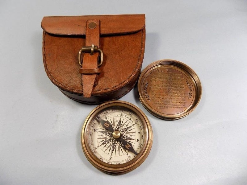 THOR INSTRUMENTS Authentic Vintage Style Brass Pocket Compass with Leather Case Rustic Vintage Home Decor Gifts - Image 1