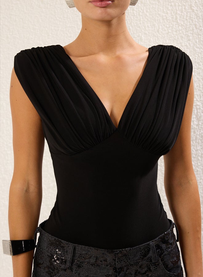 trendyol Black V Neck Knitted Bodysuit  - Image 3