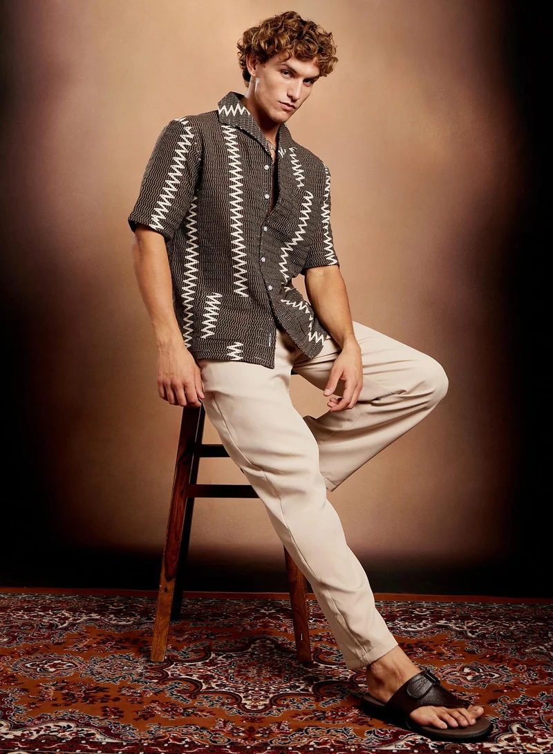 Campus Sutra Campus Sutra Men's Chocolate Brown Ziggy-Weave Oversized Shirt For Casual Wear | Spread Collar | Short Regular Sleeves | Button Closure | Oversized Shirt Crafted With Comfort Fit For Everyday Wear