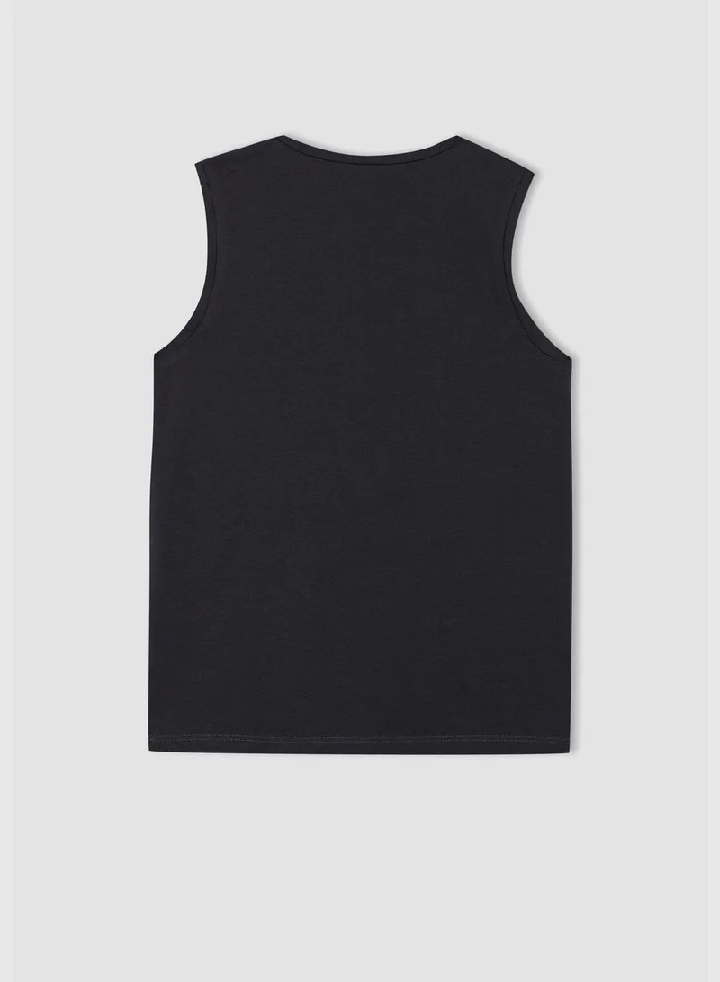 ديفاكتو Regular Fit Sleeveless Slogan Print Vest