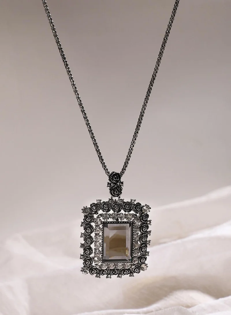 SOHI Secret Gardenia Artificial Pendant Necklace Jewellery