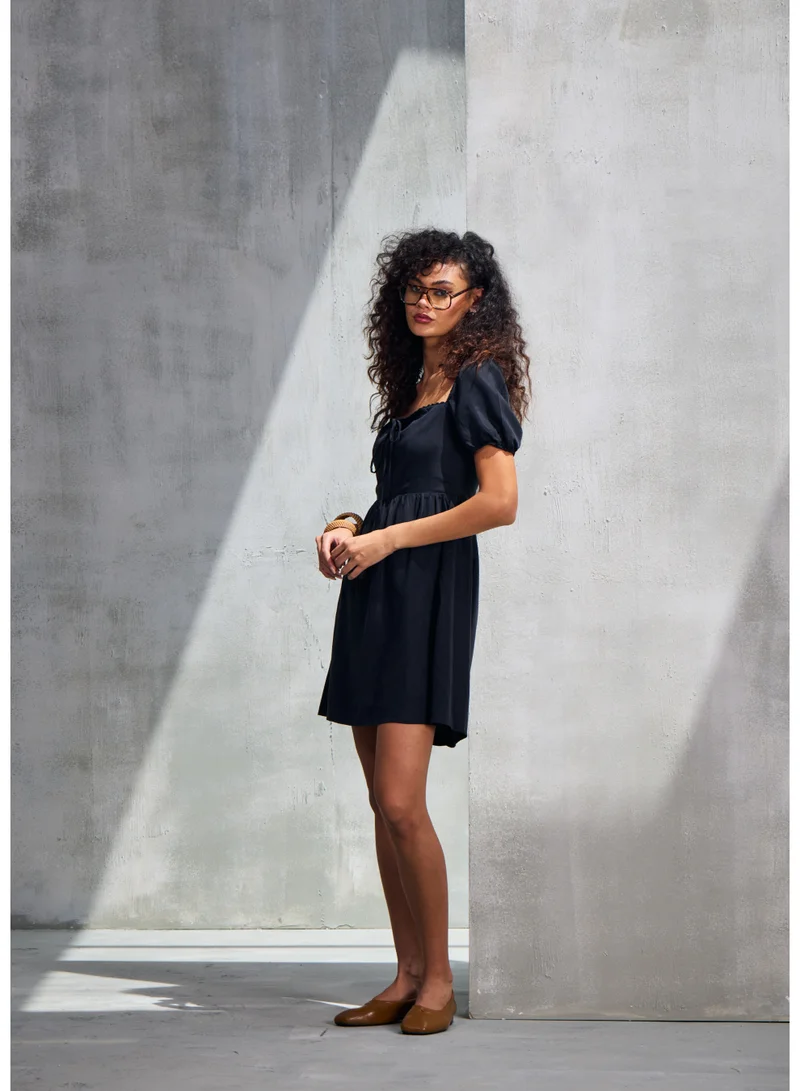 أشيتا فرنانديز Puff Sleeve Square Neck Mini Dress – Black