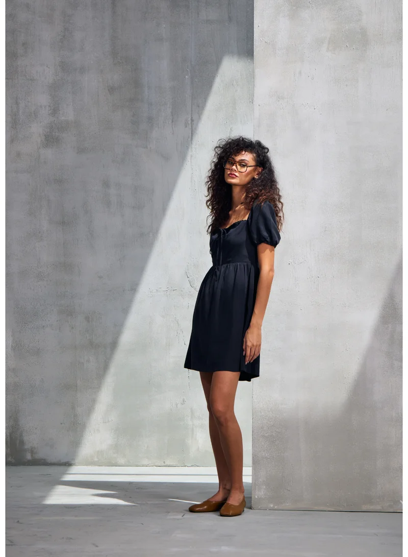 أشيتا فرنانديز Puff Sleeve Square Neck Mini Dress – Black