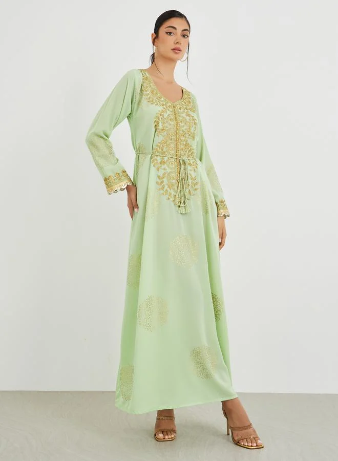 Styli Styli Foil Print V Neck Jalabiya with Embroidery and Lace Detail
