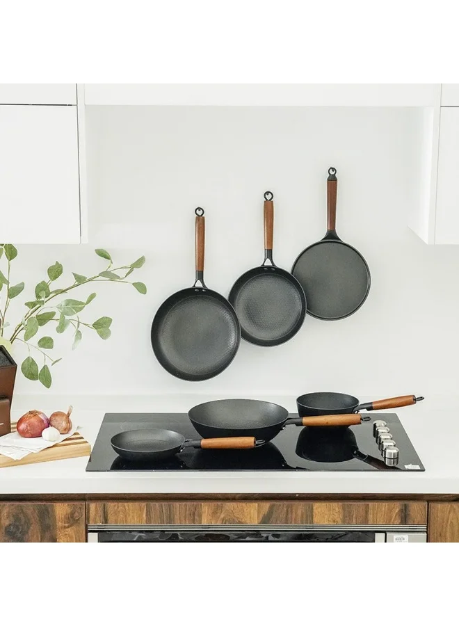 DANUBE HOME Chef'S Delight Light Cast Iron Fry Pan Durable Non-Stick Cooking Surface Even Heat Distribution Perfect For Frying Searing And SautÃ©ing -20Cm