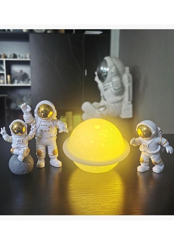 أوليس فيرس  مجموعة زخرفة رائد فضاء ذهبي على القمر 4 قطع هدية للأطفال ديكور للمنزل والمكتب تمثال قمري للرف والمكتب - Image 5