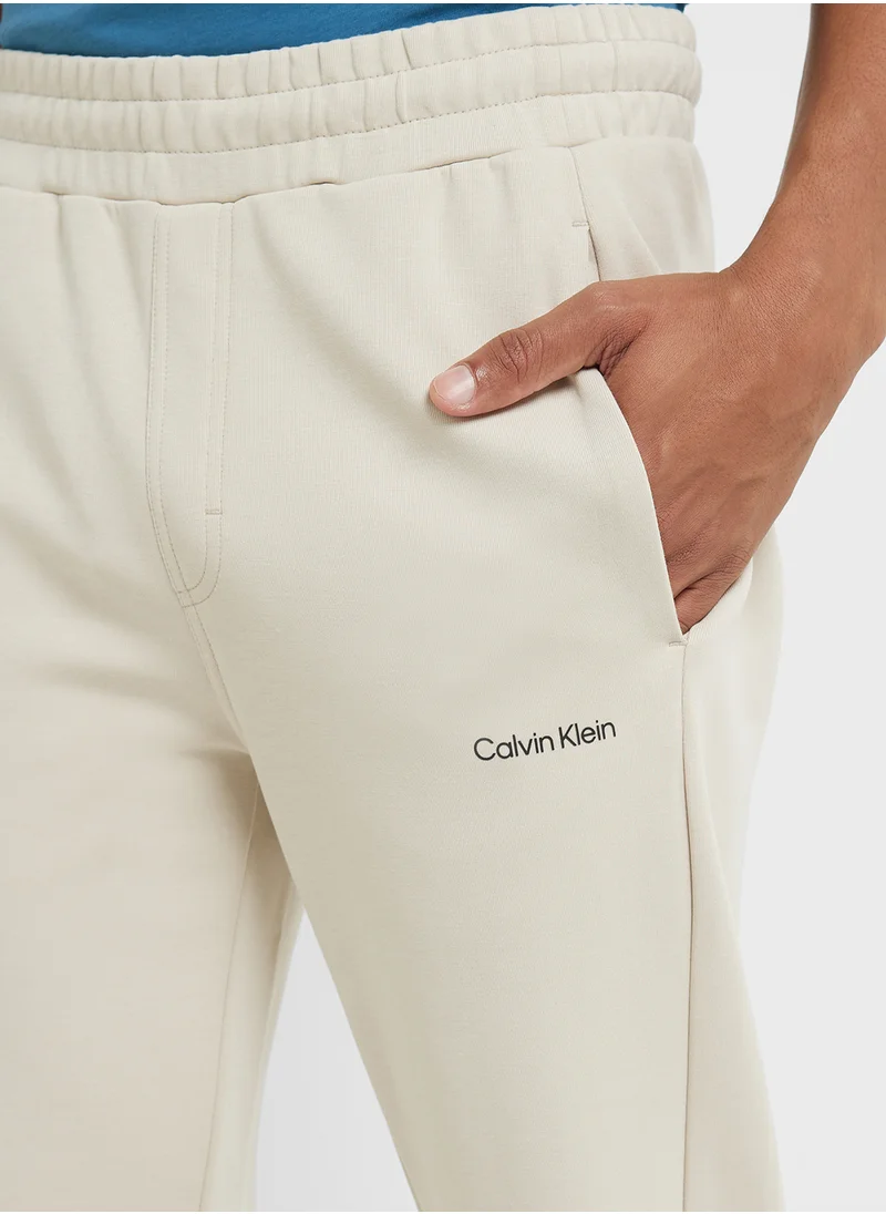 كالفن كلاين Garphic Logo Cuffed Sweatpants