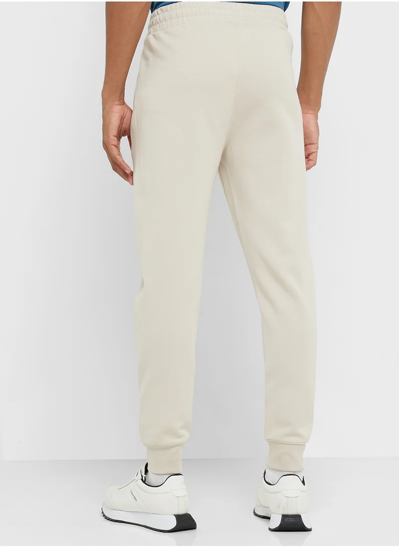 كالفن كلاين Garphic Logo Cuffed Sweatpants