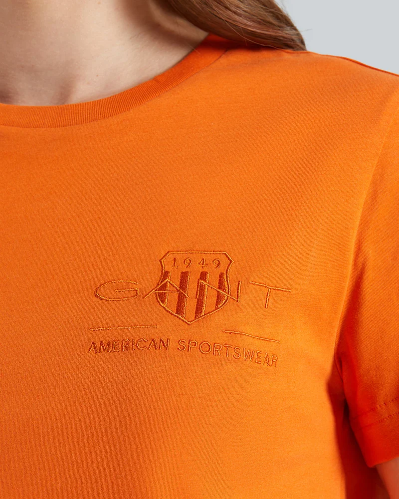 GANT Gant Regular Fit Tonal Shield T-Shirt – Subtle Logo, Everyday Comfort