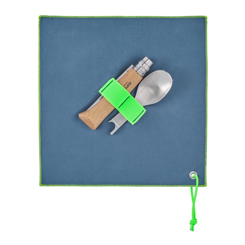 طقم أدوات تناول الطعام في الهواء الطلق الكامل رقم 8 سكين وشوكة وملعقة من الفولاذ المقاوم للصدأ مع منديل ميكروفايبر