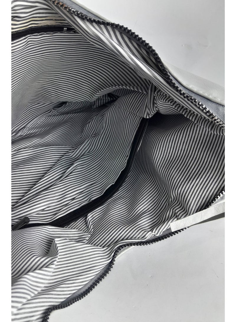 Women's leather handbag that can fit all your belongings - Image 2