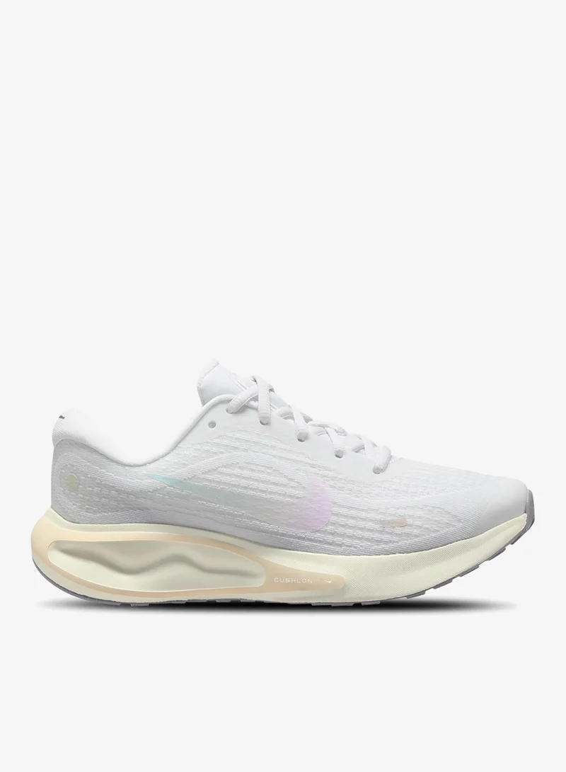 نايكي أحذية جري نسائية للطرقات والمشاوير