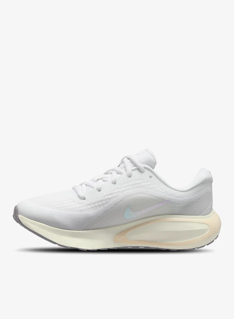 نايكي أحذية جري نسائية للطرقات والمشاوير