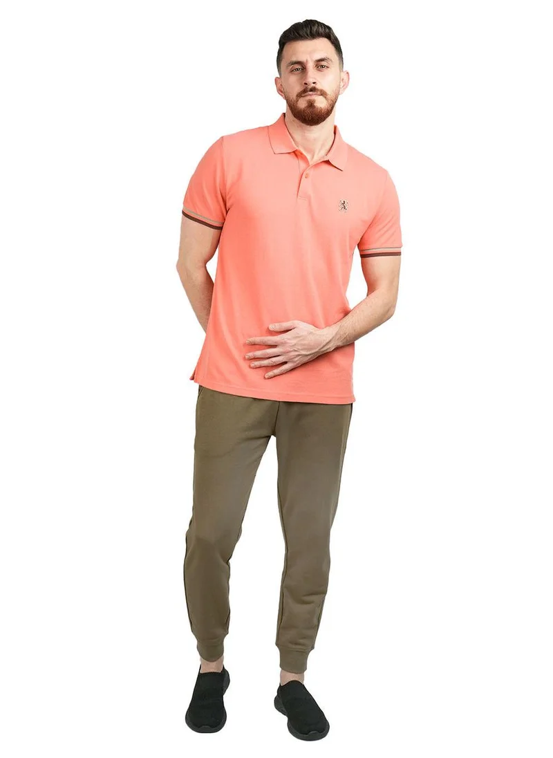 جيوردانو قميص بولو رجالي عالي الأداء بقصّة Slim Fit مطرز بنقشة أسد