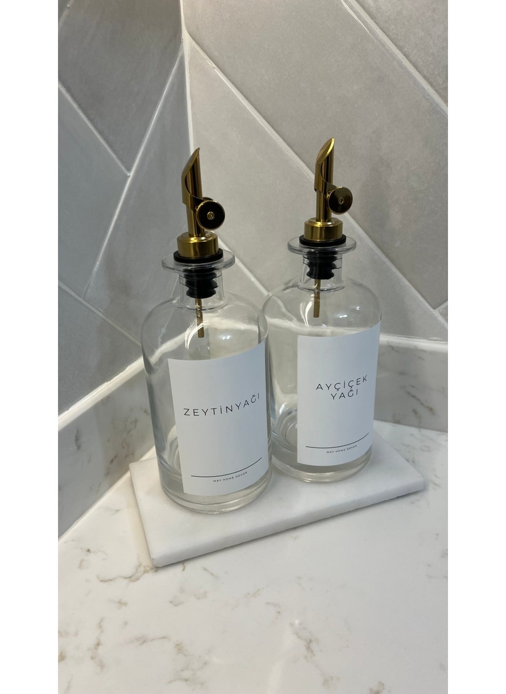 2-Piece Glass Oil Can/Marble Stand - pzsku/ZBBB0A40AB3574F6991EBZ/45/_/1737403748/e95f8bdd-e139-46d5-a509-b6c571318eb8