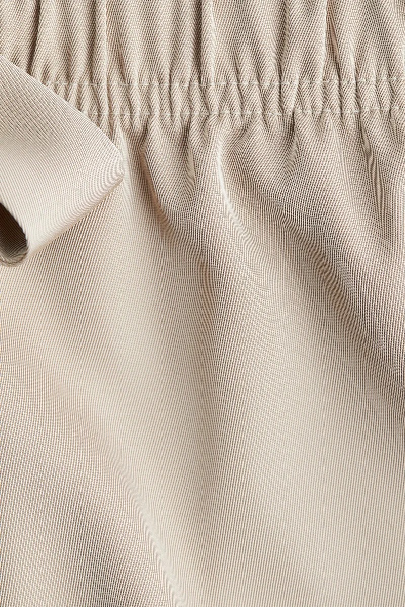 اتش اند ام Twill drawstring shorts