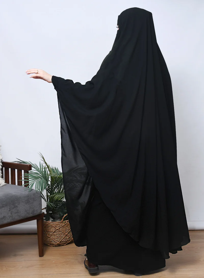 HAWRAA ABAYA Dana khimar is a butterfly model with a snap closure and an elastic band to fix the head