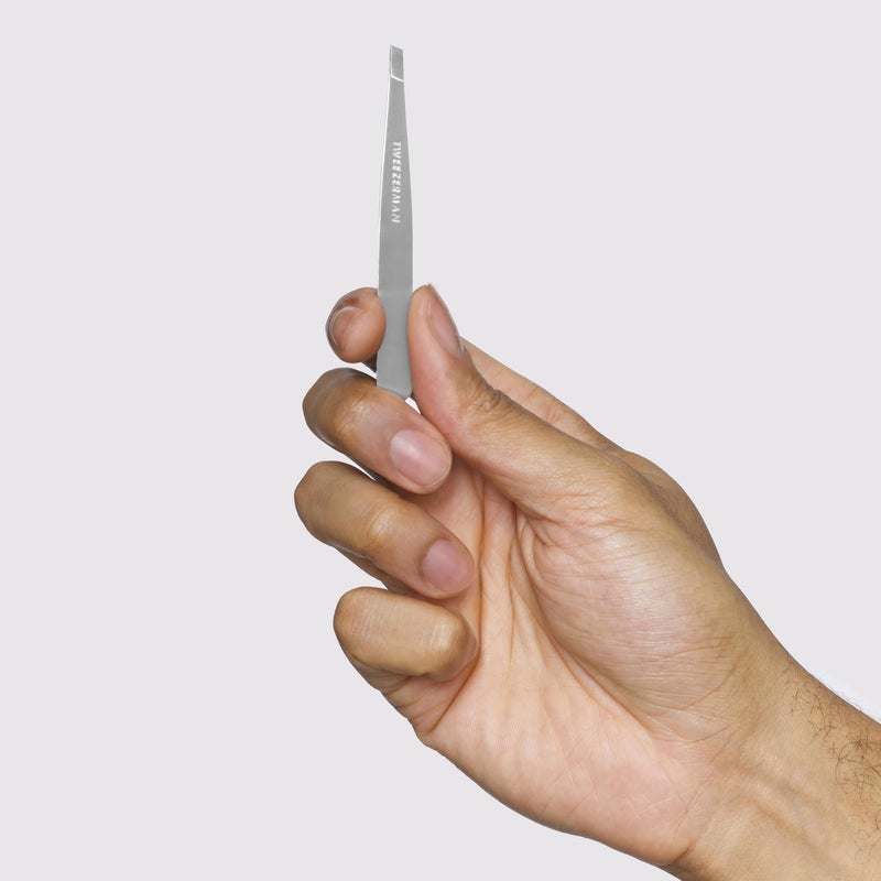 Tweezerman ملقط تويزرمان من الفولاذ المقاوم للصدأ - ملاقط حواجب للنساء والرجال (فولاذ مقاوم للصدأ كلاسيكي) - Image 3