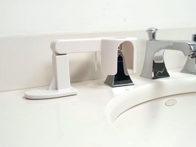 Jokari حارس سلامة الأطفال من جوكاري. واقي متعدد الاستخدامات لمقابض الأحواض والدش، أو مقابض الأبواب. قفل مضاد للأطفال يمنع حروق الماء الساخن والوصول غير المراقب. سهل التركيب، تصميم متين - Image 5