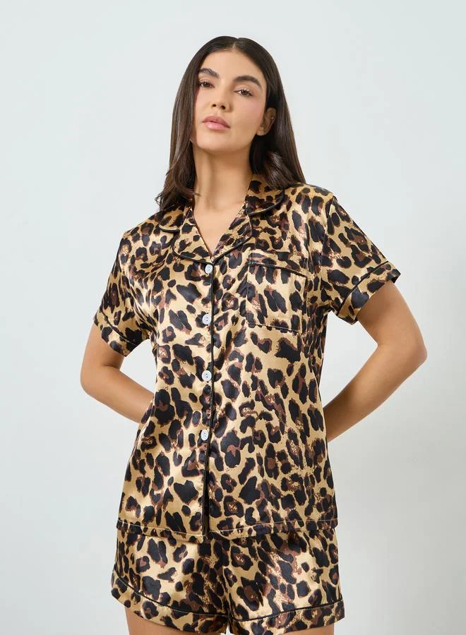 تايك تو مجموعة من شورت وبلوزة بأزرار وطبعة فهد