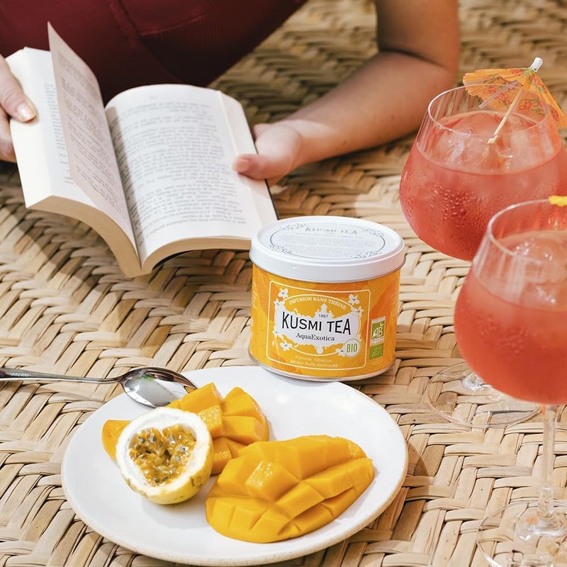 KUSMI TEA شاي كوسمي أكوا إكزوتيكا العضوي - مزيج الكركديه والتفاح مع نكهات الفواكه الغريبة - علبة معدنية 100 جرام للشاي الساخن أو المثلج - Image 4