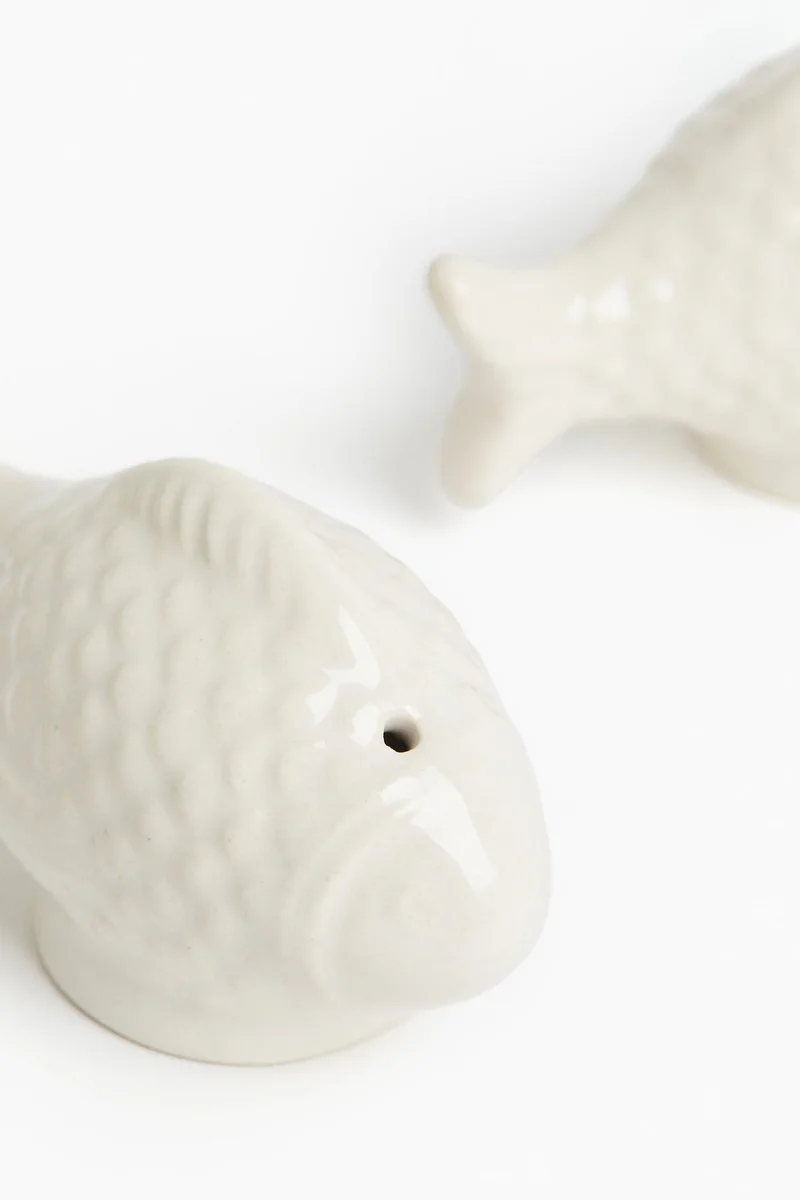 H&M Stoneware salt and pepper set