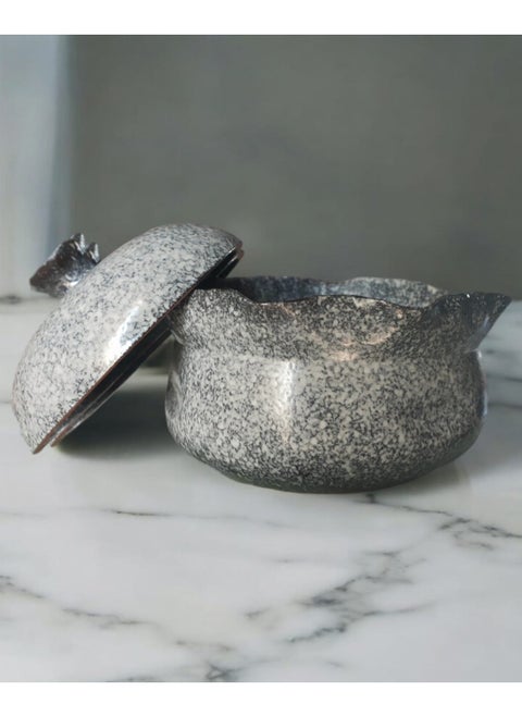A pottery and porcelain solution that can withstand direct and indirect temperatures, from a flame or inside the oven.