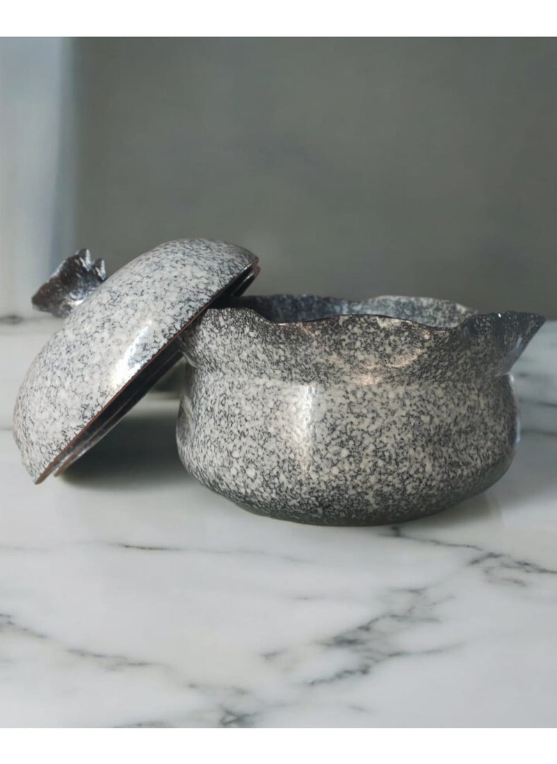 Generic - A pottery and porcelain solution that can withstand direct and indirect temperatures, from a flame or inside the oven. - Image 1