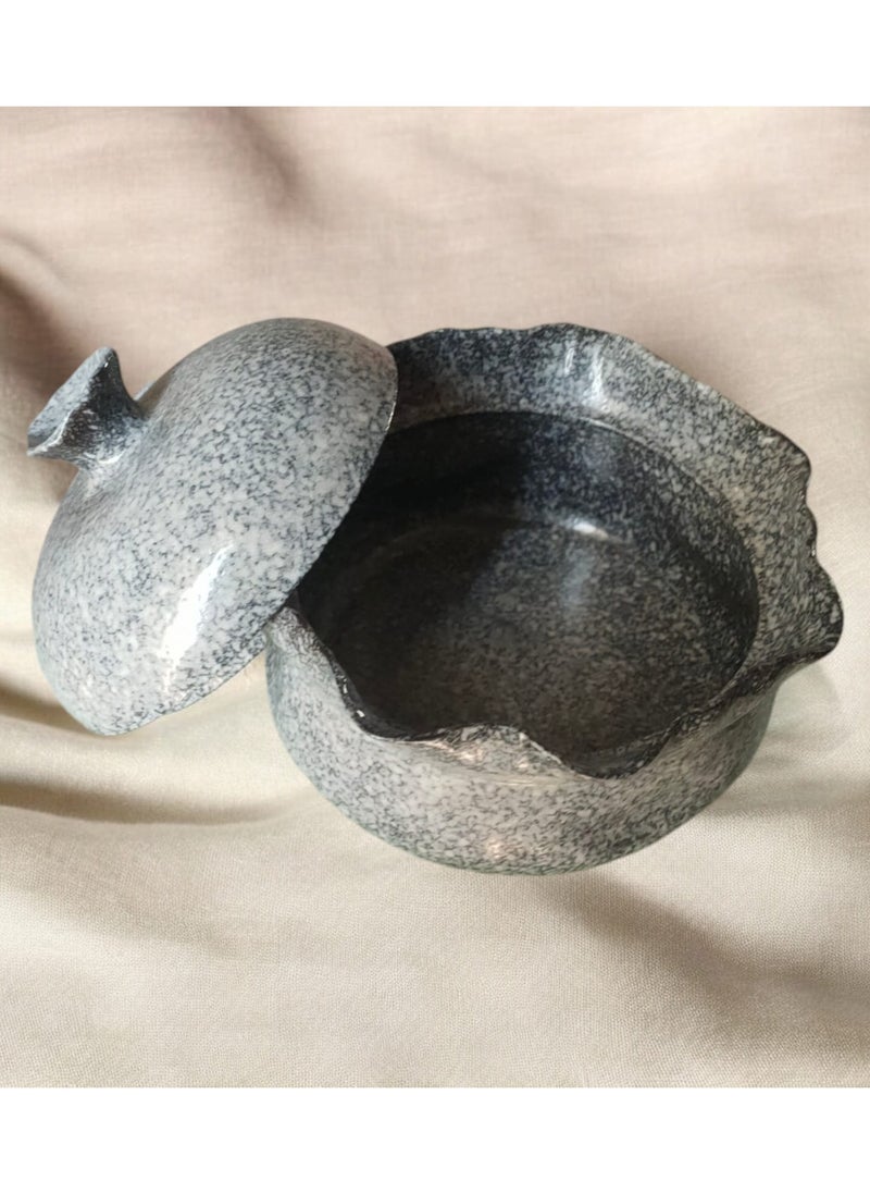 Generic - A pottery and porcelain solution that can withstand direct and indirect temperatures, from a flame or inside the oven. - Image 1