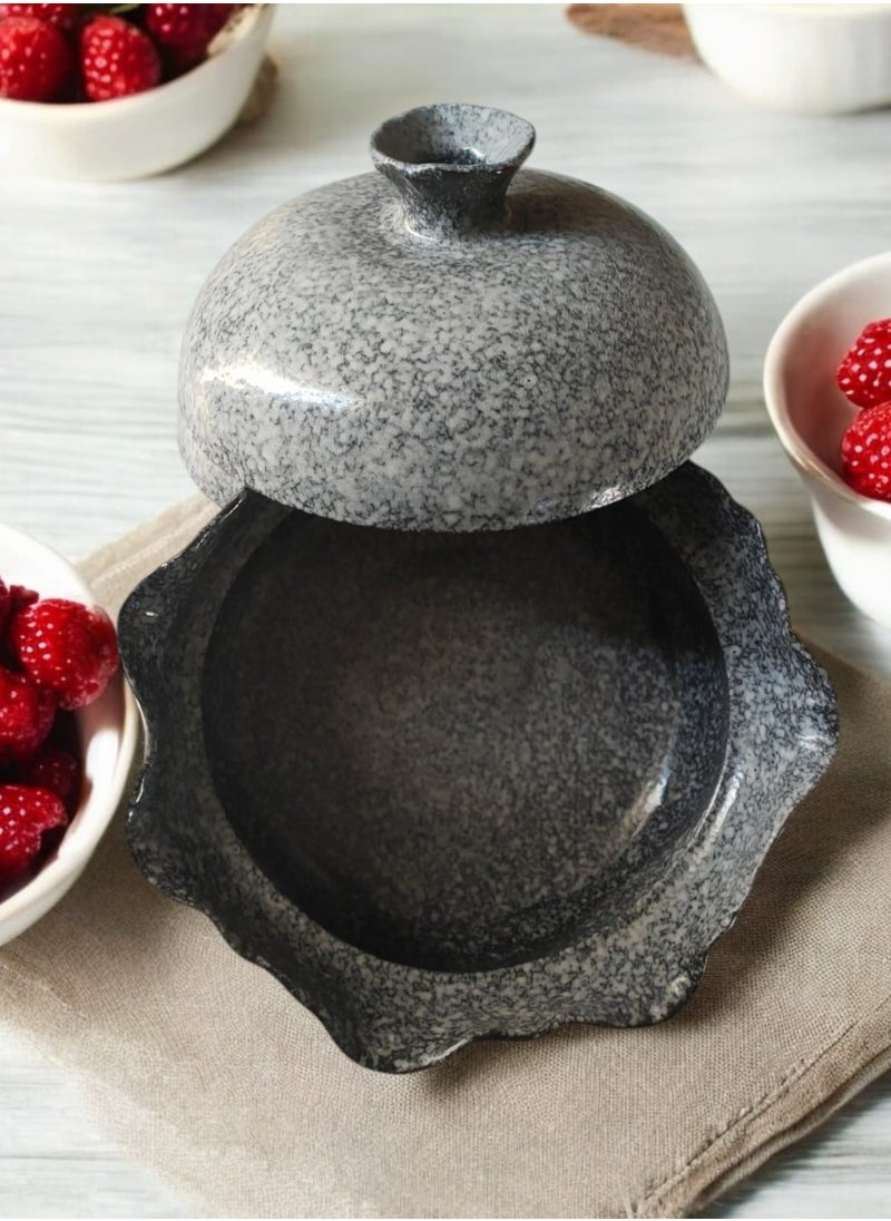 Generic - A pottery and porcelain solution that can withstand direct and indirect temperatures, from a flame or inside the oven. - Image 1