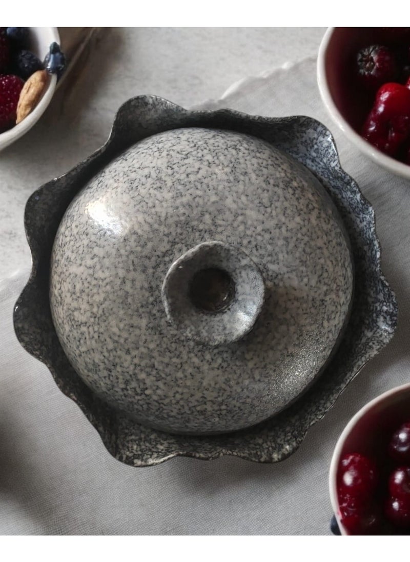 Generic - A pottery and porcelain solution that can withstand direct and indirect temperatures, from a flame or inside the oven. - Image 1