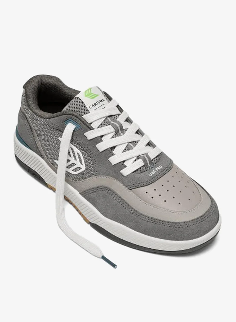 كاريوما حذاء رياضي   بلون رمادي فحم من جلد الغزال والشبك بشعار الثلج