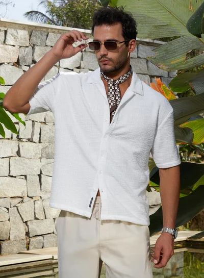 Campus Sutra Men's Chalk White Tactile-Resort Oversized Shirt