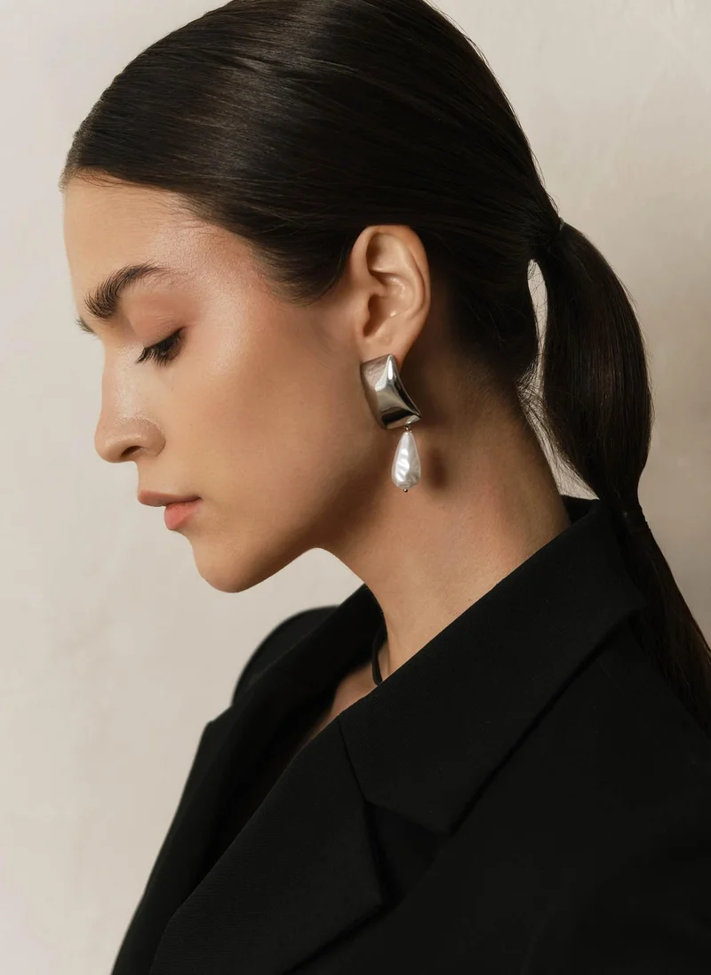 ليتشي أقراط مستطيلة مرصعة باللؤلؤ