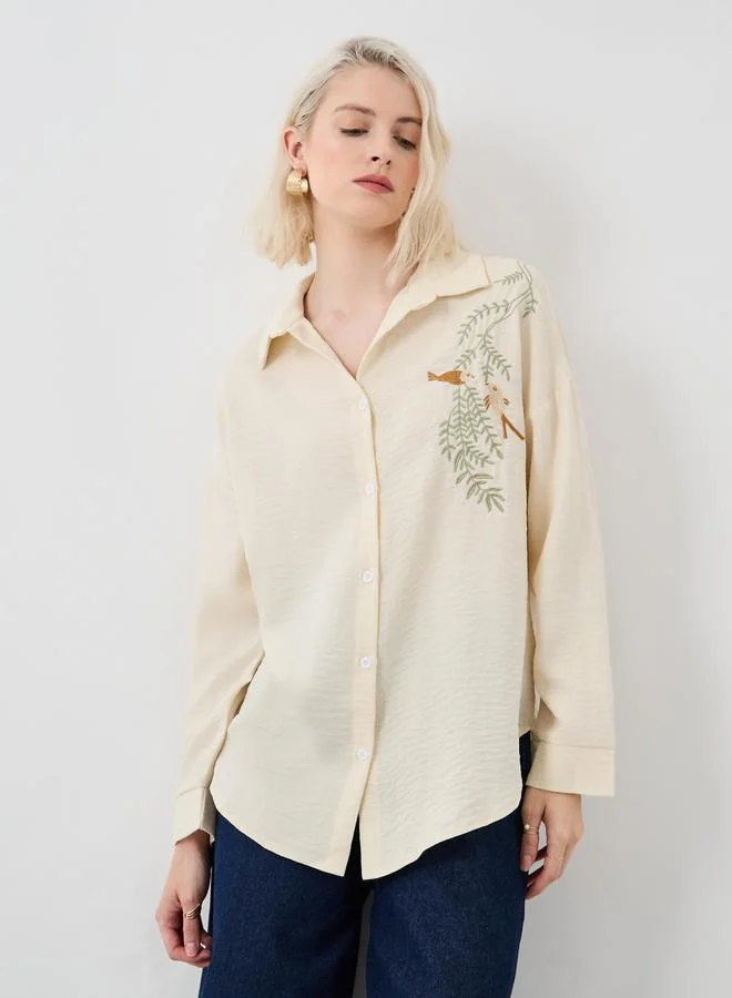 تايك تو قميص واسع بياقة مطرزة