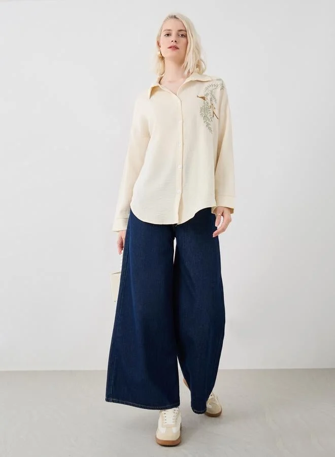 تايك تو قميص واسع بياقة مطرزة