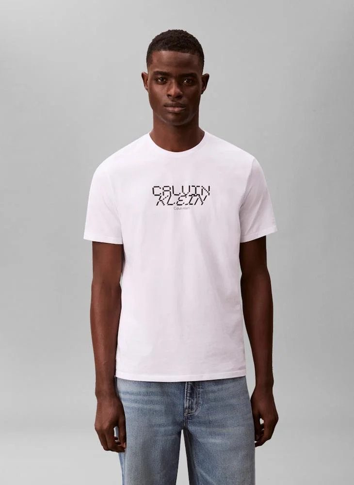 كالفن كلاين جينز تي شيرت قصير الأكمام برسومات