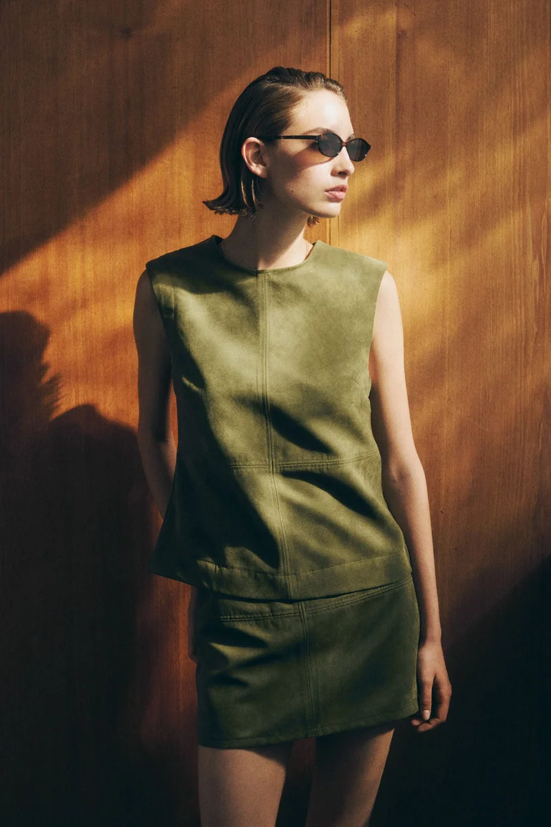 اتش اند ام تنورة ميني