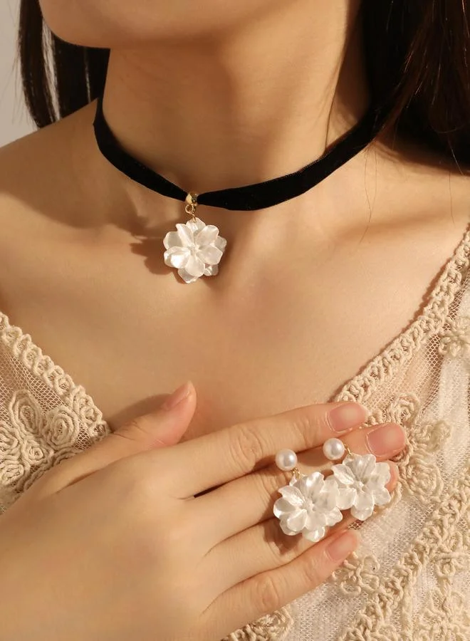 تايك تو Pack of 3 - White Floral Chocker and Pearls Embellished Earrings