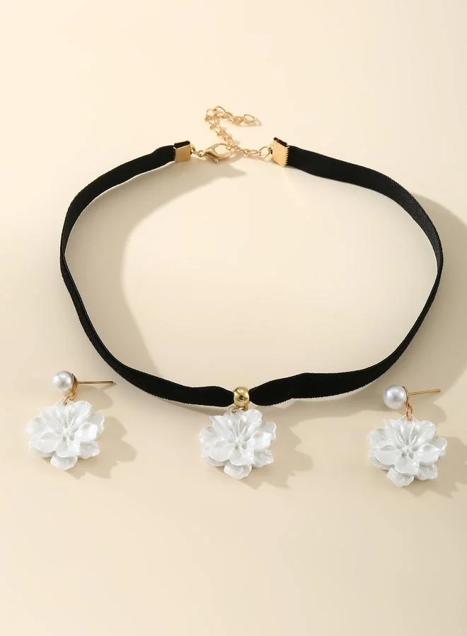 تايك تو Pack of 3 - White Floral Chocker and Pearls Embellished Earrings