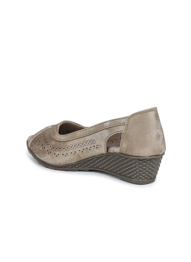 She Zone Khaki Wedge Heel Pumps for Women - Image 3