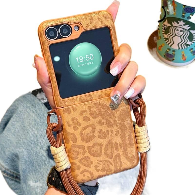 غطاء واقي | تغطية كاملة | حزام حمل | ملمس جلد | لـ Samsung Galaxy Z Flip 4 | بني - Image 2