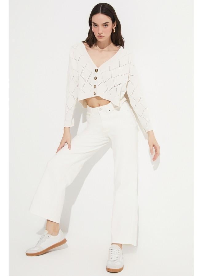 June Lacy V-Neck Crop Cardigan Ecru - Image 2