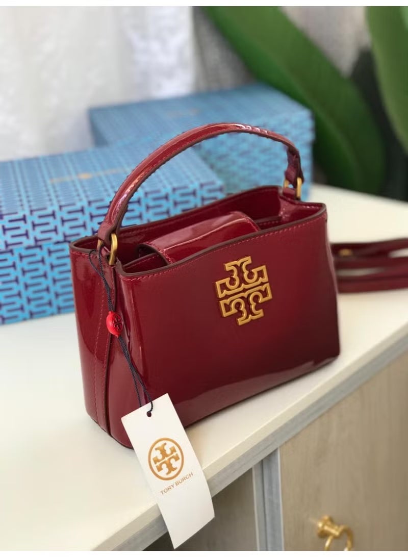 حقيبة نسائية أنيقة وبسيطة