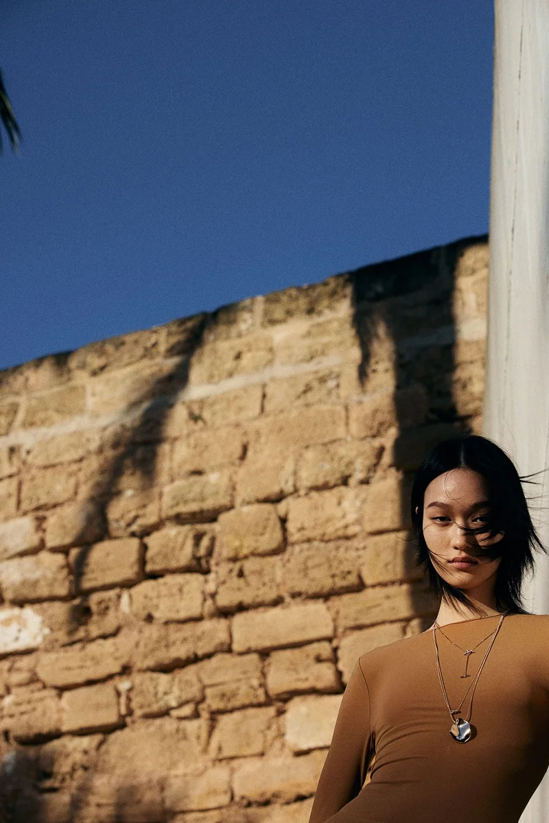 اتش اند ام بلوزة ضيقة